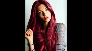 Comment obtenir couleur cheveux rouge framboise ?