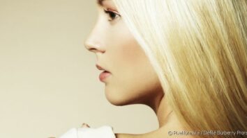 Comment passer du brun au blond en une fois ?