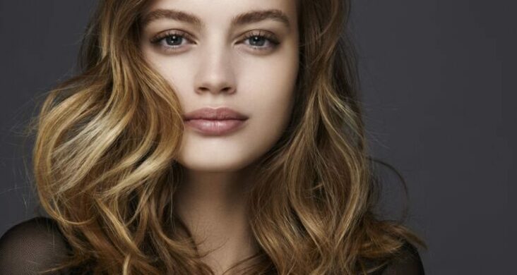 Comment passer du brun au blond sans abîmer les cheveux ?
