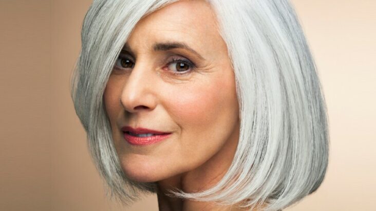 Comment porter les cheveux blancs à 60 ans ?