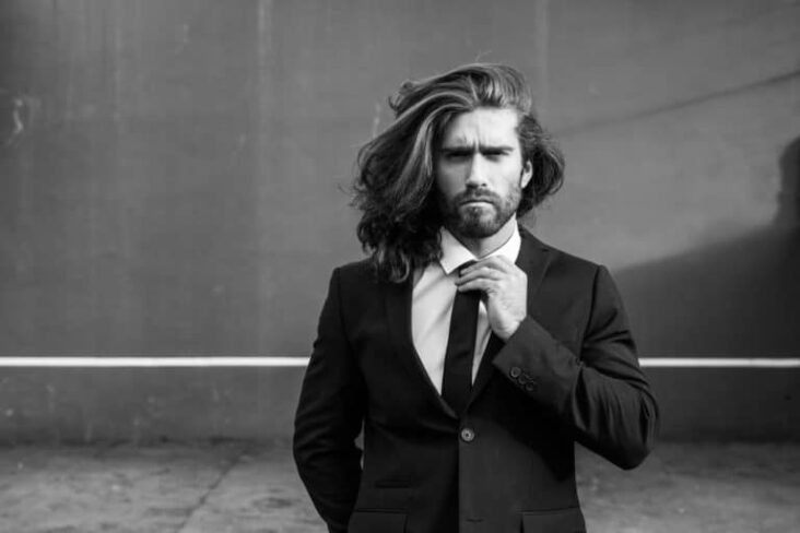 Comment porter les cheveux longs pour un homme ?
