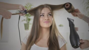 Comment préparer ses cheveux avant un lissage ?