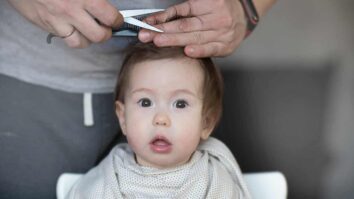 Comment raser les cheveux d'un bébé ?