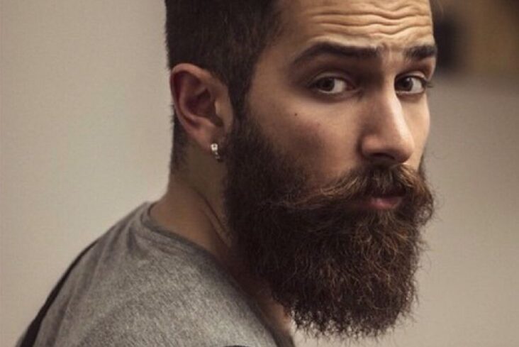 Comment raser sa barbe pour qu'elle pousse ?
