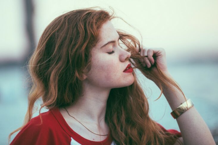 Comment redessiner les boucles le matin ?