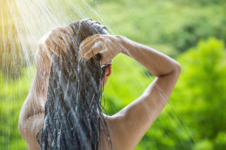 Comment refermer les écailles des cheveux ?