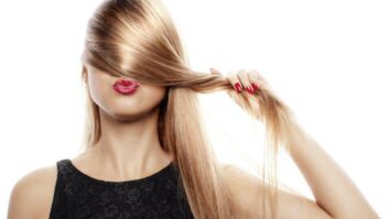 Comment rendre ses cheveux plus lisses naturellement ?