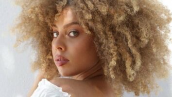 Comment réparer des cheveux afro ?