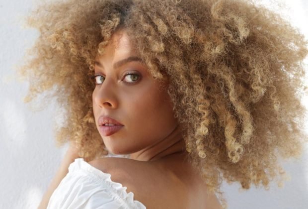 Comment réparer des cheveux afro ?