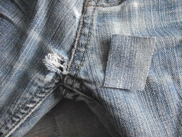 Comment réparer un trou aux fesses sur un jean ?