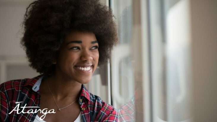 Comment revenir aux cheveux naturels sans les couper ?