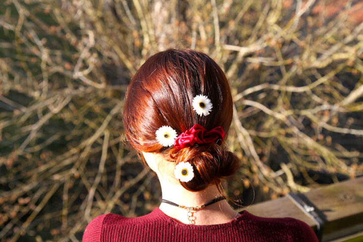 Comment s'attacher les cheveux à 60 ans ?