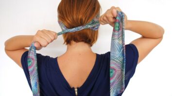 Comment s'attacher les cheveux mouillés ?