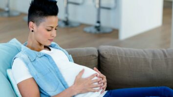 Comment savoir si mon bébé aura les cheveux bouclés ?