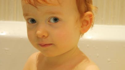 Comment savoir si un bébé est roux ?