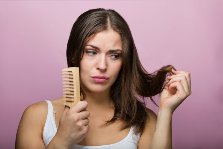 Comment se coiffer quand on a plein de petits cheveux ?