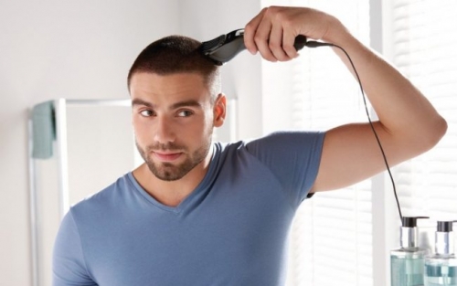 Comment se couper les cheveux à la tondeuse tout seul ?