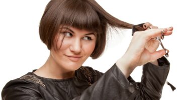 Comment se couper les cheveux court tout seul femme ?