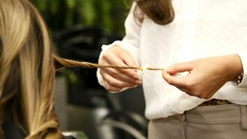 Comment se débarrasser des fourches sans couper les cheveux ?