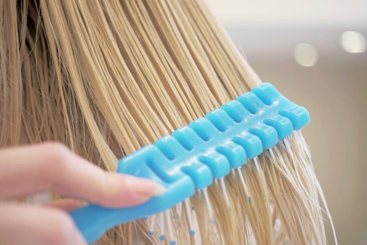 Comment se décolorer les cheveux avec du dentifrice ?