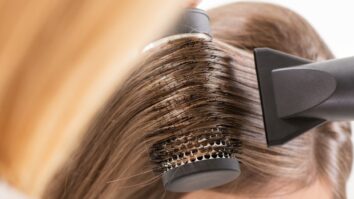 Comment se faire un brushing avec du volume ?