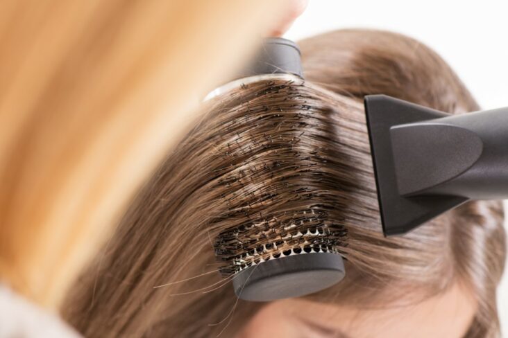 Comment se faire un brushing avec un Sèche-cheveux ?