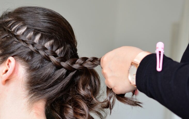 Comment se faire une tresse simple toute seule ?