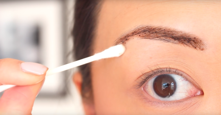 Comment se teindre les sourcils naturellement ?
