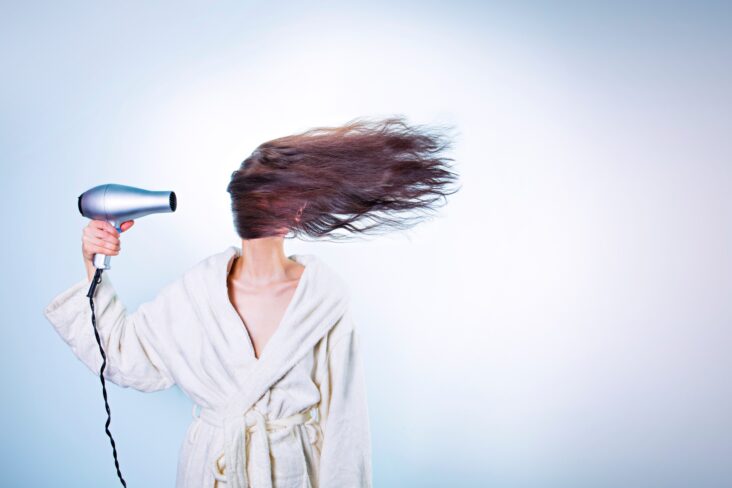Comment soigner des cheveux brûlés ?