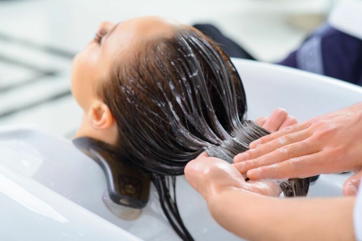 Comment soigner ses cheveux très abîmés ?