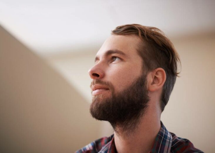 Comment tailler sa barbe peu fournie ?