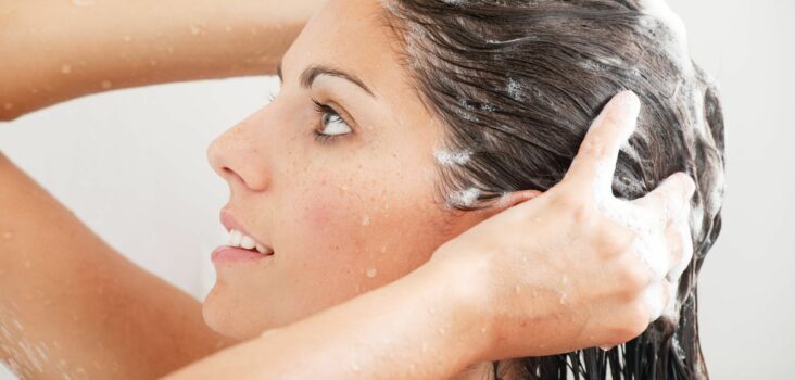 Comment traiter des cheveux mous ?