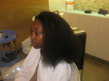 Comment traiter les cheveux afro défrisés ?