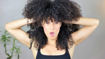 Comment trouver sa routine cheveux bouclés ?