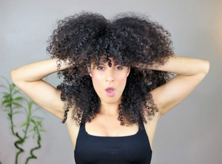 Comment trouver sa routine cheveux bouclés ?