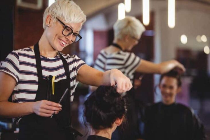 Comment trouver un bon coiffeur visagiste ?