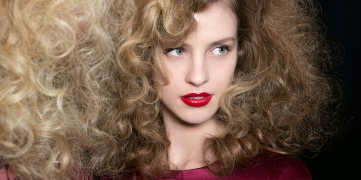 Comment utiliser la mousse pour les cheveux ?
