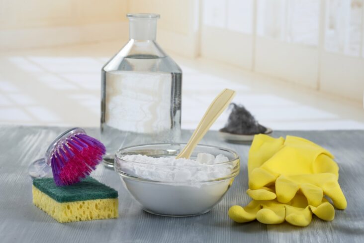 Comment utiliser le bicarbonate de soude comme shampoing sec ?