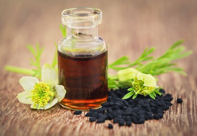 Comment utiliser l'huile de nigelle sur les cheveux ?
