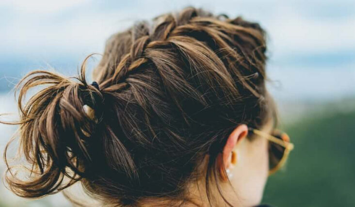 Est-ce bon de s'attacher les cheveux la nuit ?