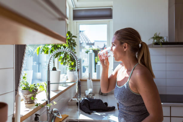 Est-ce que boire beaucoup d'eau fait pousser les cheveux ?