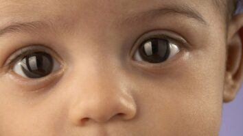 Est-ce que deux parents aux yeux bleus peuvent faire des yeux marrons ?