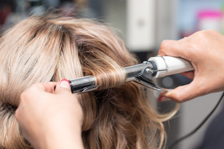 Est-ce que le fer à boucler abîmé les cheveux ?