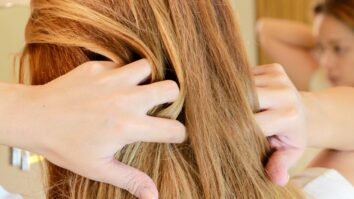 Est-ce que le massage crânien fait pousser les cheveux ?