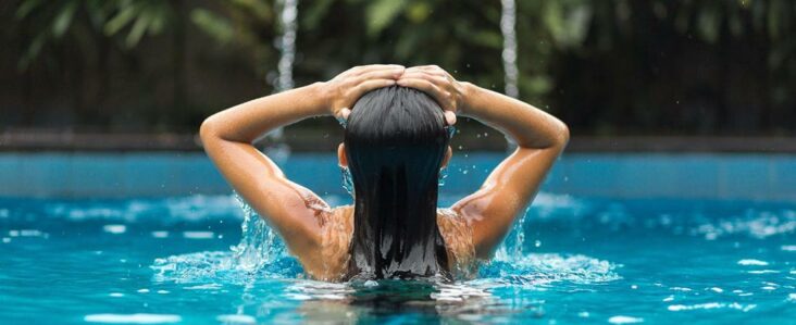 Est-ce que l'eau de la piscine abîmé les cheveux ?