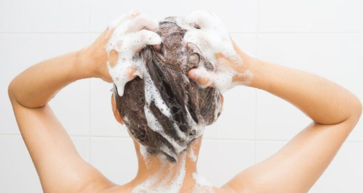 Est-il bon de se laver les cheveux tous les deux jours ?