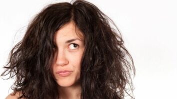 Est-il dangereux de se lisser les cheveux ?