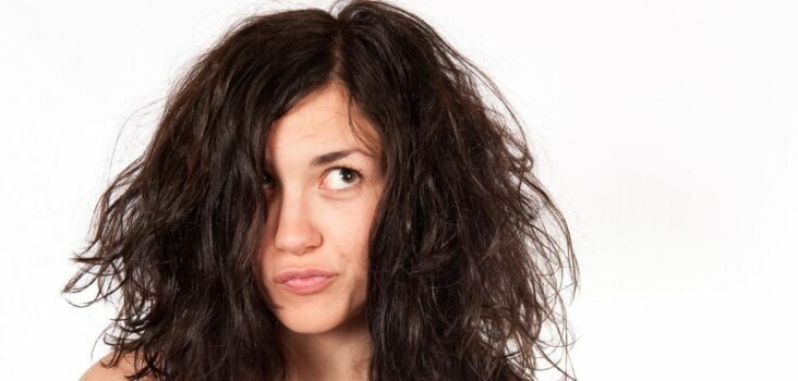 Est-il dangereux de se lisser les cheveux ?