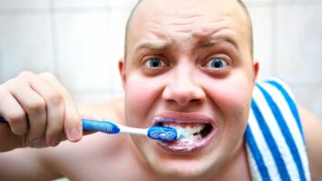 Est-il dangereux de trop se brosser les dents ?