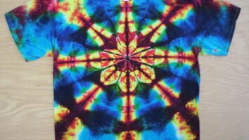 How do you tie dye kaleidoscope?